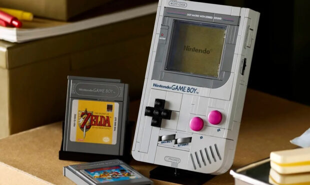 LEGO Game Boy رسمی نینتندو با نمایشگر لنیتیولار LEGO Game Boy رسمی نینتندو با نمایشگر لنیتیولار